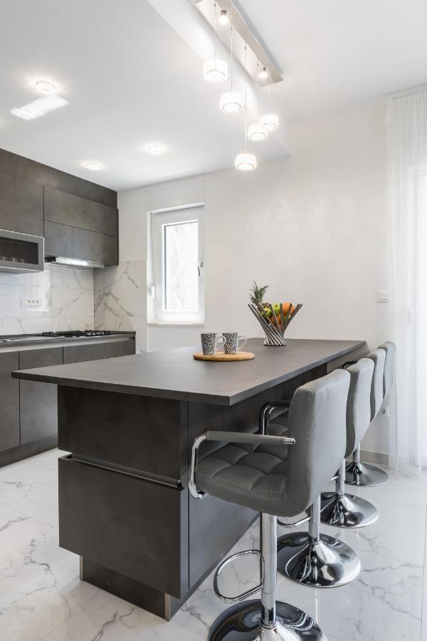 Elysian Zen Luxury Apartment - Two Bedroom Apartment With Terrace And Sea View Split Exterior photo